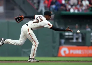 Conozcamos a Marco Luciano, el talentoso prospecto dominicano de tan solo 21 años que ha dado sus primeros pasos en las Grandes Ligas del béisbol.