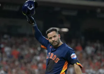 Altuve Brilla en la Adversidad: Astros de Houston Encaran Duelos Decisivos Ante Medias Rojas y Yankees