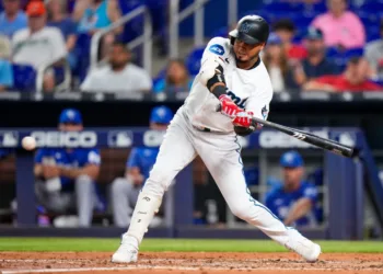 Luis Arráez: Entre Desafíos y Determinación Frente a los Padres de San Diego