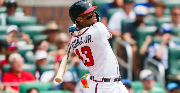 Ronald Acuña Jr.: Un Festín de Hits, Jonrón y Dominio en el Diamante