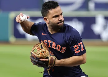 José Altuve Deja a Todos Asombrados con un 2×1 Histórico en una Noche Mágica en Boston